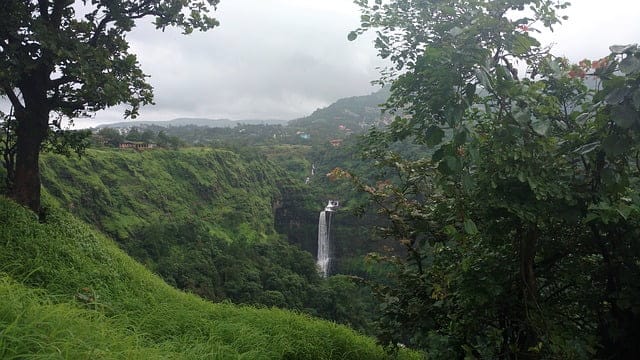 Read more about the article List of Waterfalls (Popular and Tallest) in Maharashtra