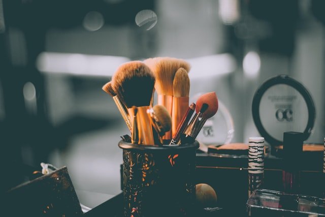 Read more about the article 5 Interesting Careers in Professional Makeup