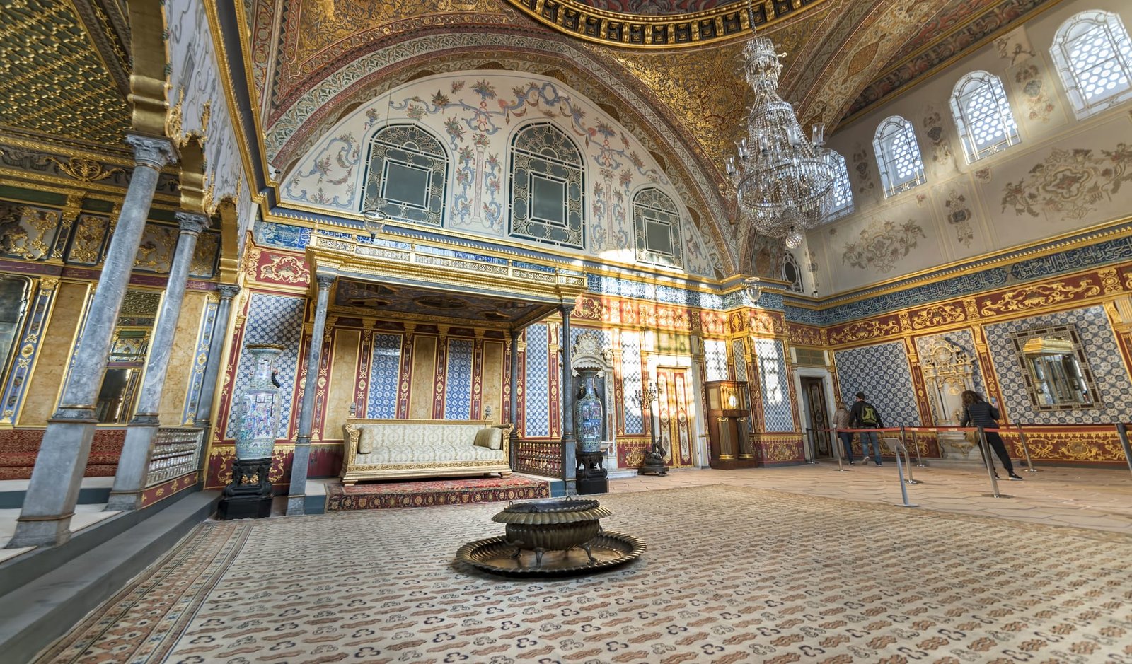 Read more about the article Topkapi Palace Guide: Exploring Istanbul’s Iconic Palace