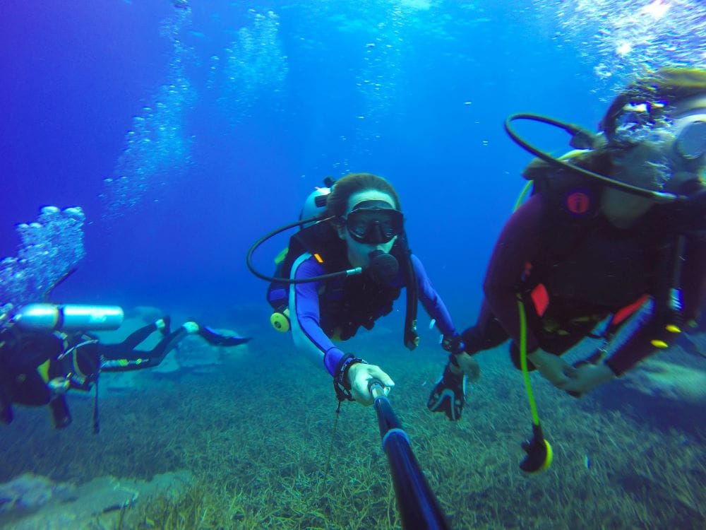 Read more about the article Common Errors to Avoid in Your First Snorkeling Adventure